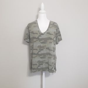 American Eagle Camouflage Olive V-Neck Shirt Large